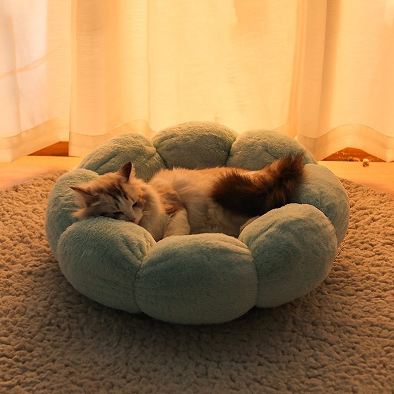 NEW Flower Shaped Cat Bed Indoor Cozy Pet Beds Ultra Soft Plush Dog Basket Sunbed Warm Self-Warming House Sleeping Bag Cushion M