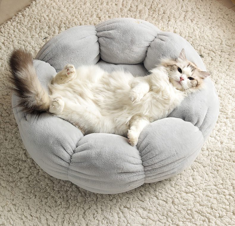 NEW Flower Shaped Cat Bed Indoor Cozy Pet Beds Ultra Soft Plush Dog Basket Sunbed Warm Self-Warming House Sleeping Bag Cushion M