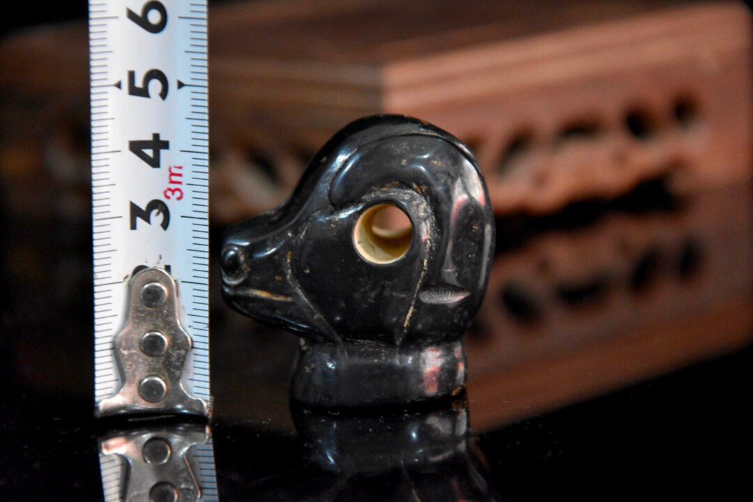 China Tibet Hongshan Culture Natural Meteorite Iron Stone Carved Bird Head Statue Decoration Pendant Amulet