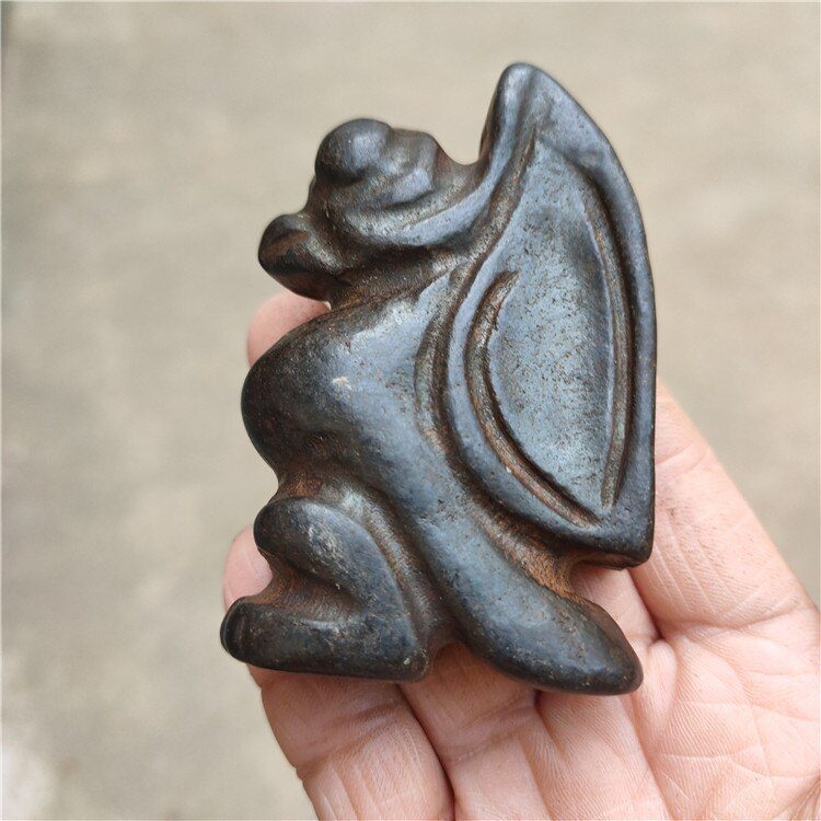 Tibet Hongshan Culture Natural Meteorite Antique Magnet Trapeze Statue Mascot Collection Pendant Jewelry Decoration Home Gift