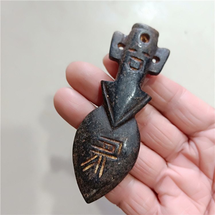 Tibet Hongshan Culture Natural Meteorite Arrow Sun God Carving Mascot Collection Pendant Jewelry Decoration Home Mascot Gift