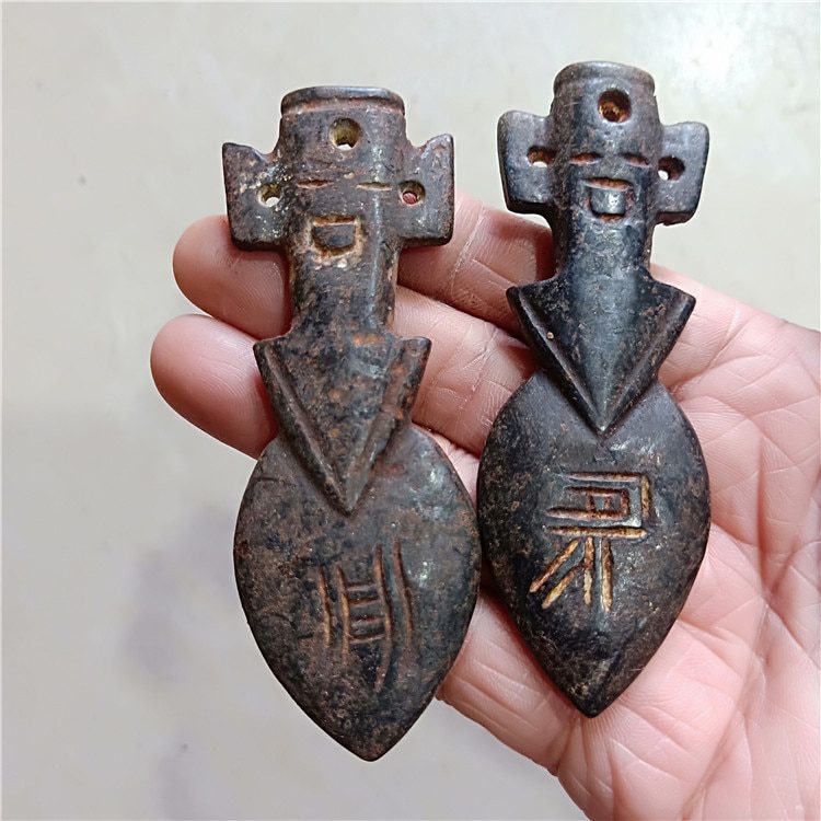 Tibet Hongshan Culture Natural Meteorite Arrow Sun God Carving Mascot Collection Pendant Jewelry Decoration Home Mascot Gift