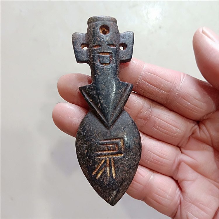 Tibet Hongshan Culture Natural Meteorite Arrow Sun God Carving Mascot Collection Pendant Jewelry Decoration Home Mascot Gift