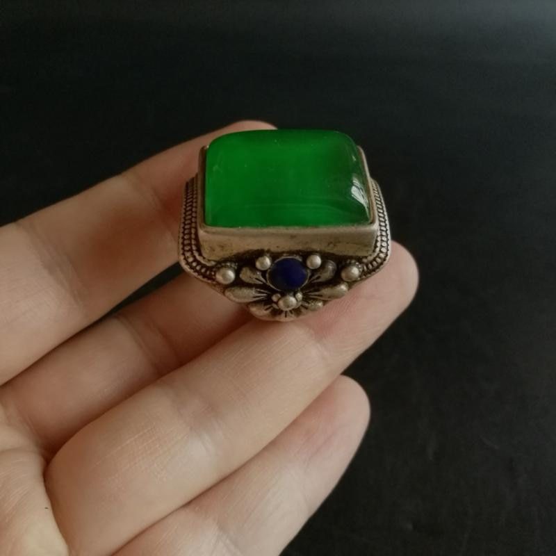 Chinese Old Craft Made Old Tibetan Silver Inlaid Green Jade Silver Ring