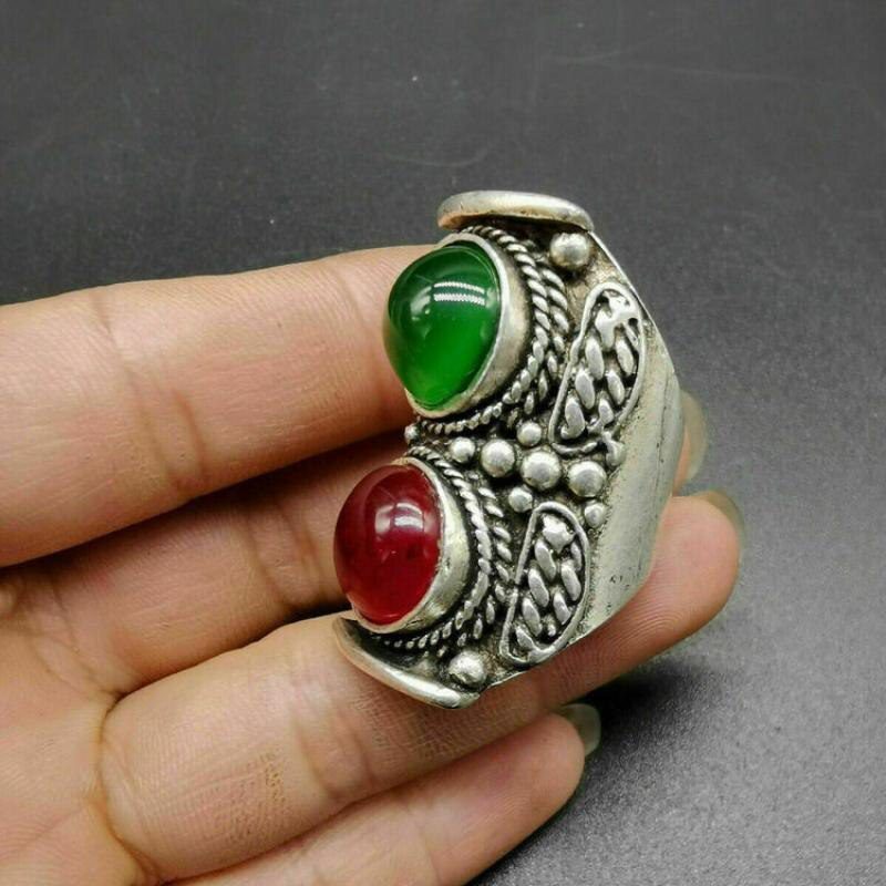 China Old Carving Red and Green Jade Ring Inlaid with Tibetan Silver