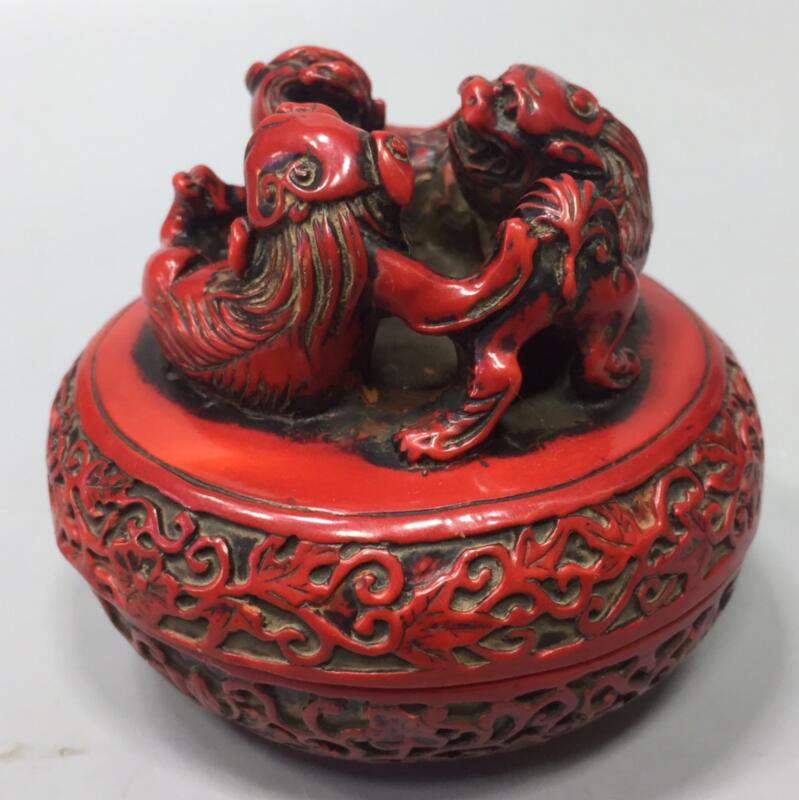 Chinese imitation red coral lion print mud box crafts statue