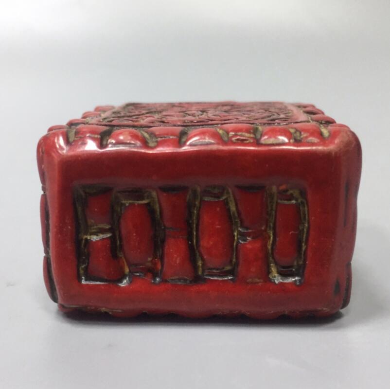 Chinese imitation red coral snuff bottle small crafts statue