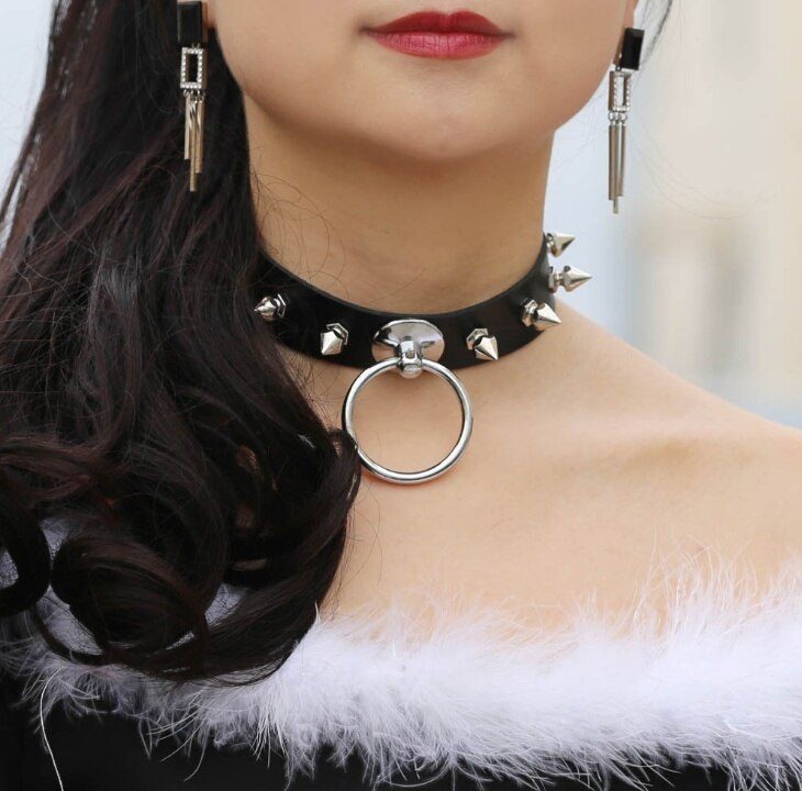 Fashion Personality O-Round Spike Collar Harness Gothic Leather Chocker for Women Punk Necklace Trend Jewelry Gift