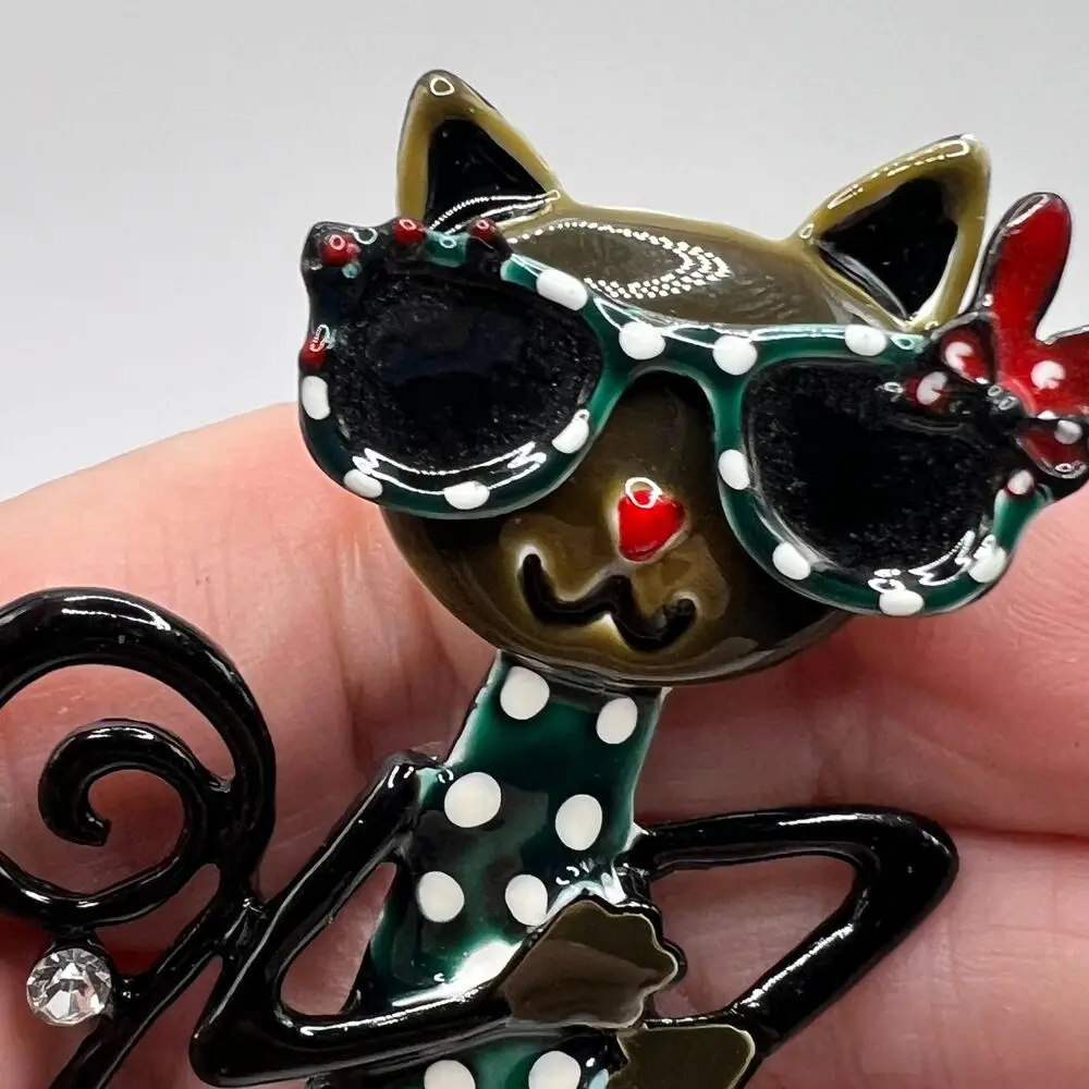 Cute Sexy Cat Brooches  Fashion Glazed Kitten  Enamel Pin  Great Gift