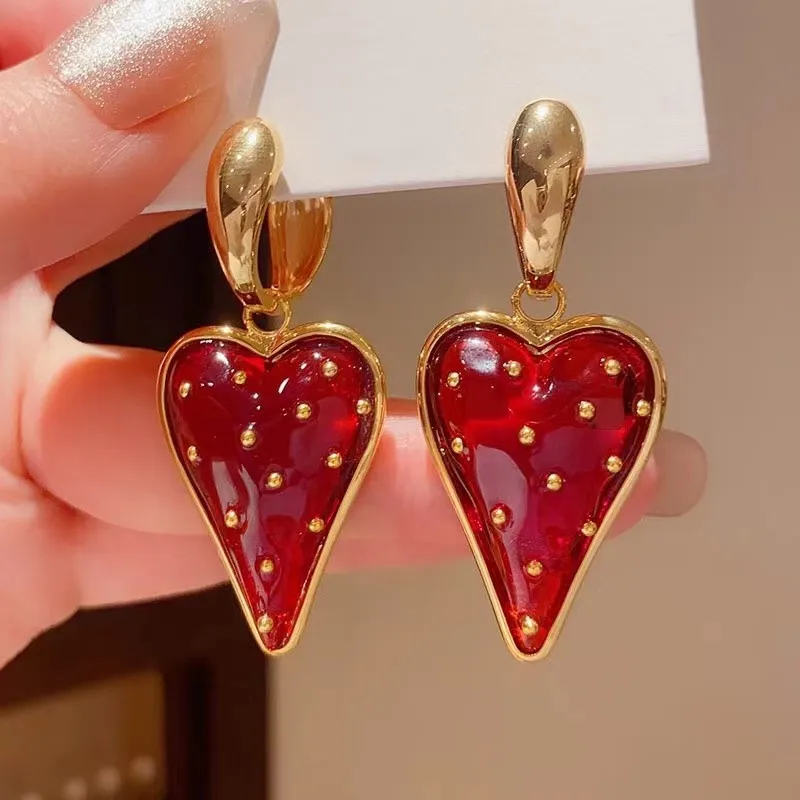 Personalized fashion heart-shaped strawberry earrings high-grade love jewelry Personalized fashion heart-shaped strawberry earrings high-grade love jewelry