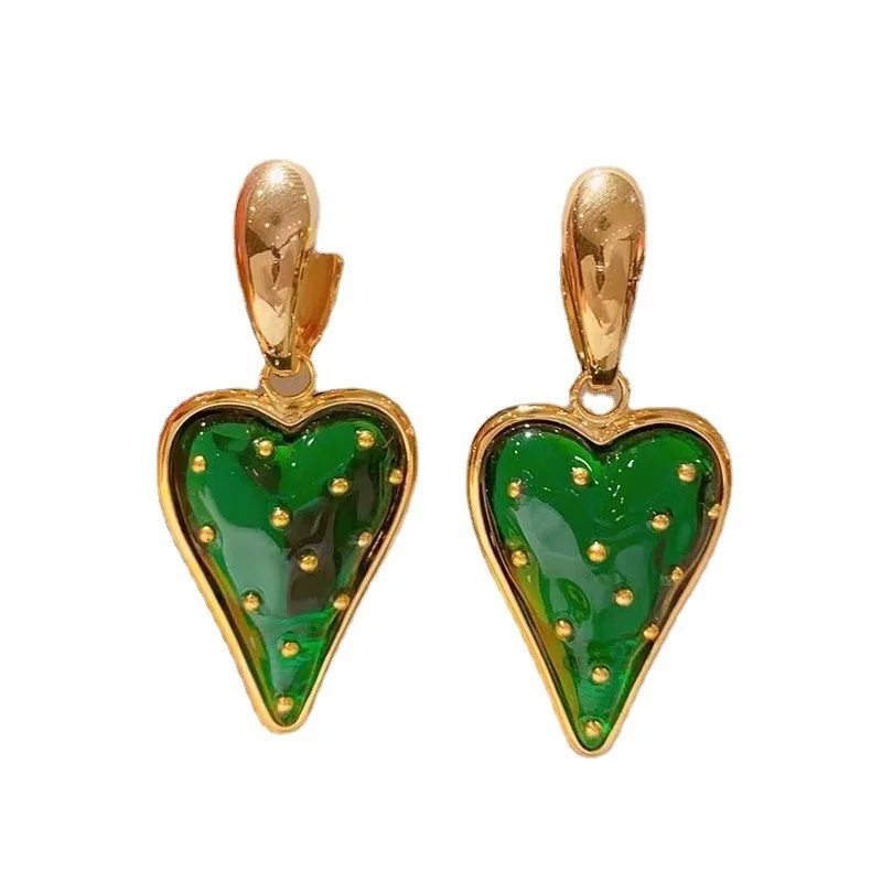 Personalized fashion heart-shaped strawberry earrings high-grade love jewelry Personalized fashion heart-shaped strawberry earrings high-grade love jewelry